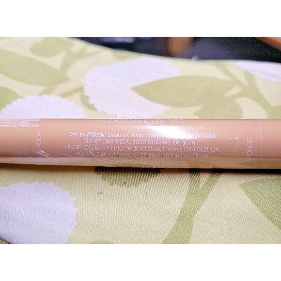 Palladio Eyeshadow Stick ES02 Champagne Shimmer NEW Sealed Easy to Use - Picture 4 of 4